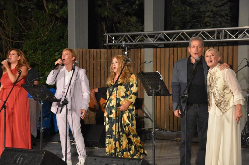«Τα Θερινά Σινεμά»: Μια νοσταλγική μουσική παράσταση που συγκίνησε το κοινό